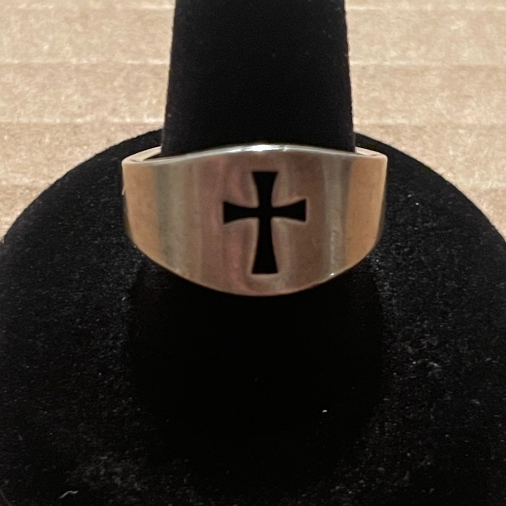Wide Crosslet Ring